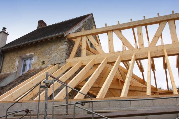 Extension en bois sur maison à deux niveaux - Aix-les-Bains - La Maison Des Travaux