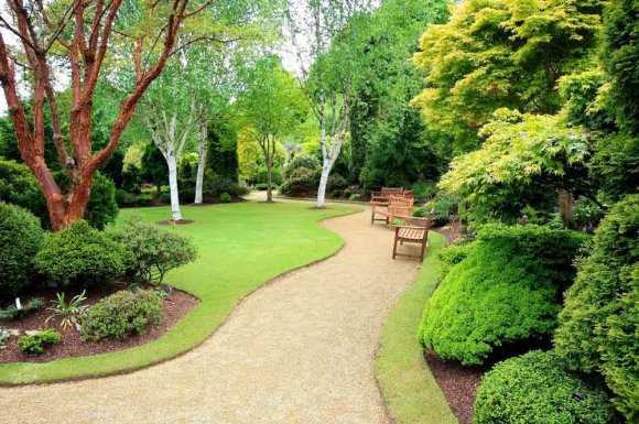 Aménagement de jardin et d’allée moderne - Aix-les-Bains - La Maison Des Travaux