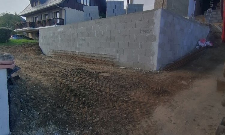 création d'un terrassement et d'un mur de soutènement d'une maison individuelle vers Voglans