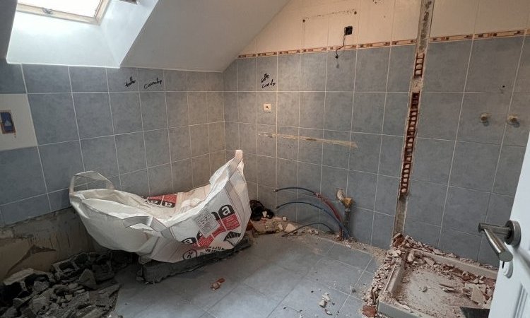 Rénovation de salle de bain avec baignoire îlot 